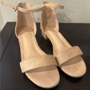 Elegant Tan girls Sandals